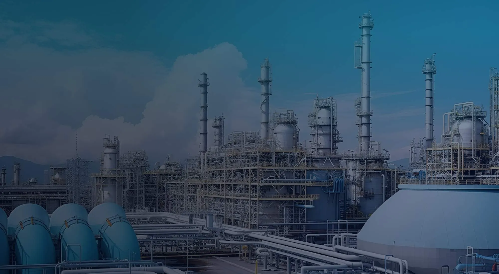Latar industri kilang minyak dan gas — supplier industri Balikpapan
